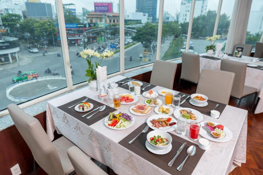 Nhà hàng tại Khách sạn Mường Thanh Luxury Sông Hàn