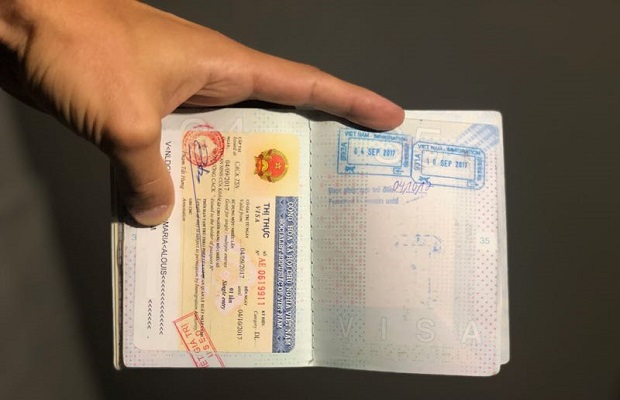 Người Việt đăng ký về nước