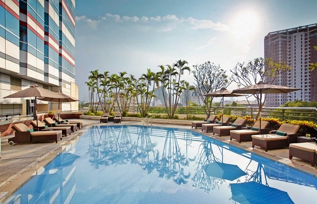 Khách sạn Hà Nội có hồ bơi ngoài trời trong lành