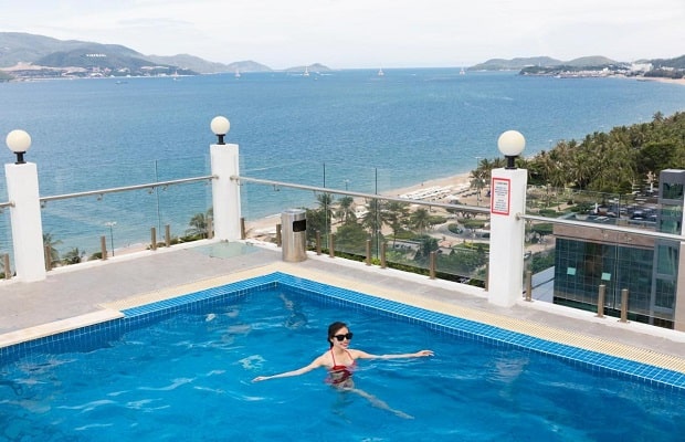 Khách sạn Nha Trang có hồ bơi